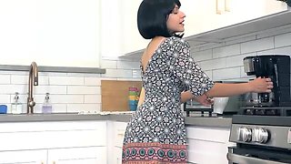 Andy Moon masturbates on her kitchen chair - WeAreHairy