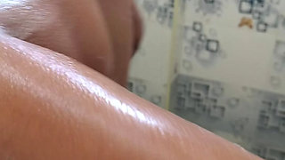 Aunty bathing viral video