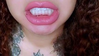 Masturbating loving babe solo toy plays with enthusiasm