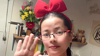 Pissing Pussy on the Toilet Sexy Hana Chan Cute Girl Petite