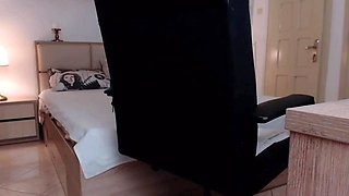 Hot Babe shows off her sexy body and masturbates