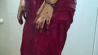 Desi Hot Aunty shower new viral video