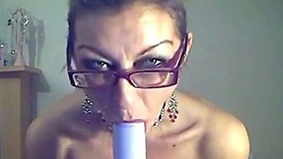 Mature Woman Masturbates on Webcam