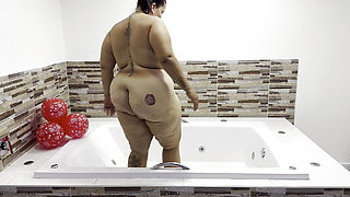 STEPMOTHER FUCKS HER STEPSON IN THE JACUZZI WHEN HER HUSBAND IS NOT AROUND