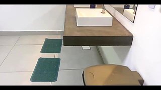 Took the Plug to the Gym and Put It in the Ass in the Locker Room - Mary Jhuana