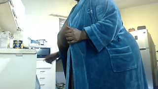 BBW Fails to Do Chores with Vibrator in Pussy