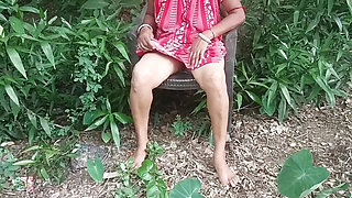 Amazing sexy outdoor romantic hot pee nomita bhabhi