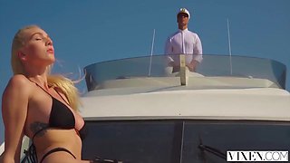 Kendra Sunderland In Passionate Sex On A Beach 12 Min