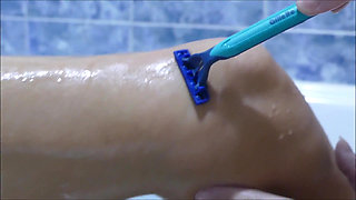 Shaving My Bare Legs & Masturbating Naked in the Bath