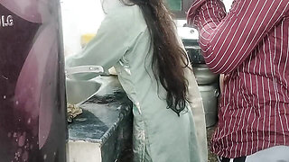 Doctor ne muze ghar pe bulakar bedroom me jabar dasti pela