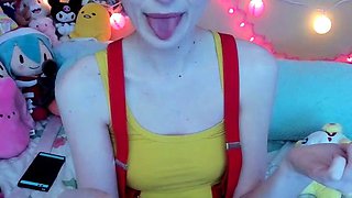 Sweet looking Ebony Teen Solo Masturbation