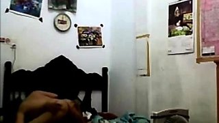 Indonesian Babe Orgasms on Fucking Machine