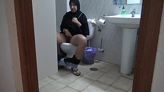 Muslim Woman Caught A !!! I Take Out My Big Black Cock For My Turkish Colleague