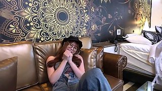 Amateur blog teen fingers her hairy pussy on webcam