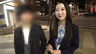 気品漂う美女が彼の前でキスからアナル丸見え手マン、淫らに変わるNTRエッチ