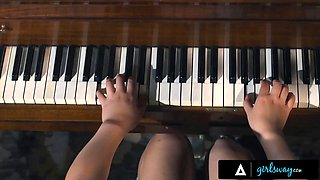 Girlsway - Chanel Camryn has romantic porn with pretty Scarlett Alexis on piano - spanish subtitles
