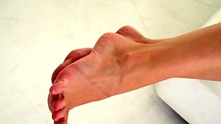 Foot Fetish With All Natural Aletta Ocean