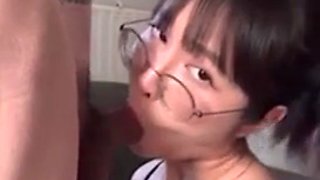 Busty Chinese girl gives rough blowjob, leaked online