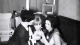 No Sound: Kinky Les Site Seer