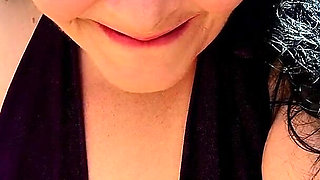 Taking a Pussy Bath Making a Squirting Path