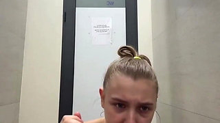 Popular Girl Squirting a Lot