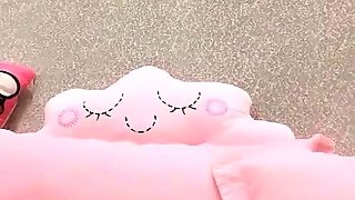 Naughty Japanese babe Ayaka Tomoda masturbates