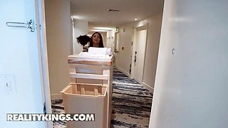 Reality kings - motel maid scarlett venom taunts lucky customer van before servicing him with her tasty snatch