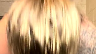 Pussy rubbing babe goes solo in shower play in hd