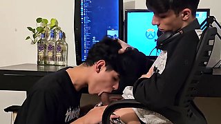 I Wanted Dick So I Teased My Boyfriend While He Was Playing