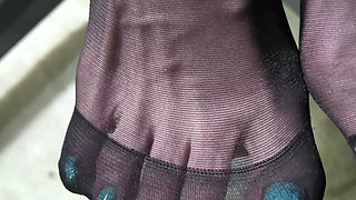 Goode Girl POV JOI sitting in black pantyhose and smoking she gives you foot fetish worship instructions