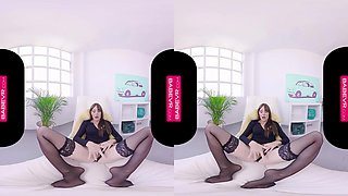 Busty Hottie Shares Her Fantasies With You With Vr Porn, Virtual Reality And Samantha Bentley
