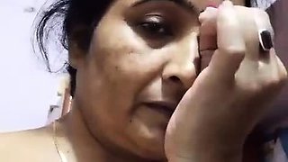 amateur assy mo fingering herself on live webcam