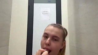 Popular Girl Squirting a Lot