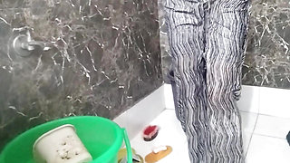 Step sister ka bathroom MMS bna liya fir choda