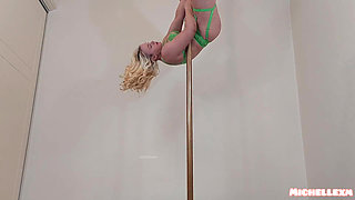 Hot Blonde Amazing Pole Dance