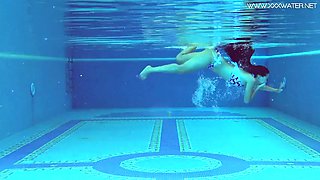 Andreina De Luxe in an erotic underwater show