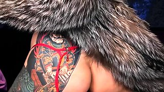 Mistress Youko - Sexy Fur And Stinky Farts