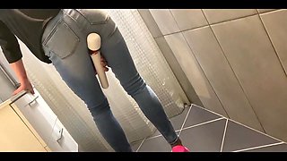 Desperate Pee in Jeans