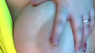Big ass babe exposes her big boobs