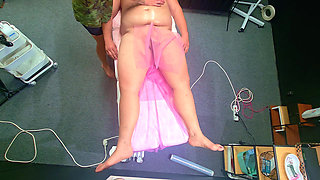 He fell off the massage bed, Happy ending massage for a fat guy