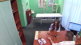 Brunette Amateur Asked Doctor For Sex