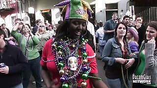 Flirtatious courtesan - beads clip - DreamGirls Members