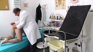 Hot brunette teen belle fingers her sweet cunt