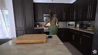 Omg Stepmom Gets Massive Facial - Lexis Star