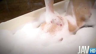 Gorgeous Megu Kamijyou takes a relaxing bath which turns