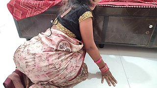 Desi Bhabhi masturbated her lover's dick and fucked his pussy