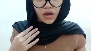 Horny Hijab Masturbation Until Wet