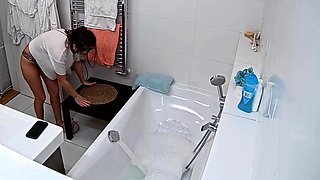 Teen brunette pussy masturbate at shower