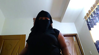 Muslim Beautiful Hot Maid Has Sex with Owner While Sweeping His Bed Room - Huge Ass Fucking & Pussy Destroyed