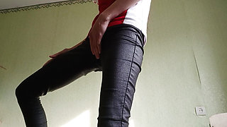 I masturbate to my neighbor in the apartment while she makes us coffee